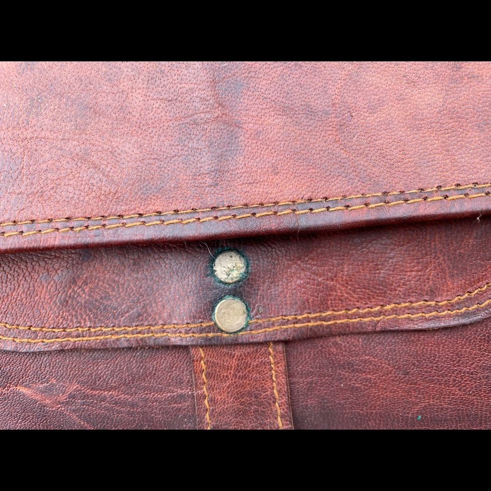 Vintage leather satchel from India - Picture 8 of 12